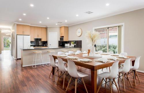 West Croydon House | Expansive 5-bed Stunner For Corporate &families