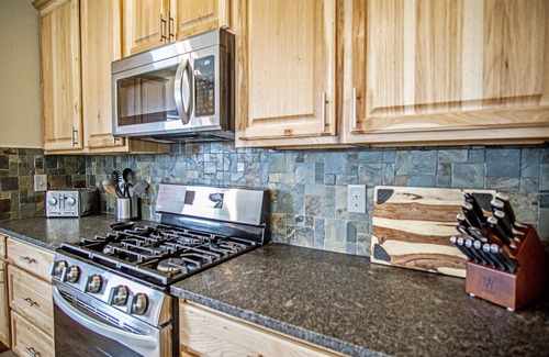 Grand Lake Cabin | Expansive Mountain Views - New Construction, Close to Town - PF, Fireplace, Pool Table, Deck