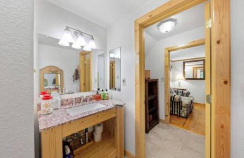 Almond House | Experience breathtaking mountain views at Tsali Sunrise, sleeps up to 8
