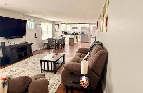 Beattyville Cottage | Experience comfort at Whisker Ridge, a spacious 3-bedroom cottage in the scenic Beattyville, KY