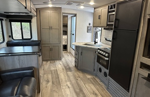 Carterville RV Rental | Experience Glamping in style. private Hot tub spa! Private lake -Pet Friendly