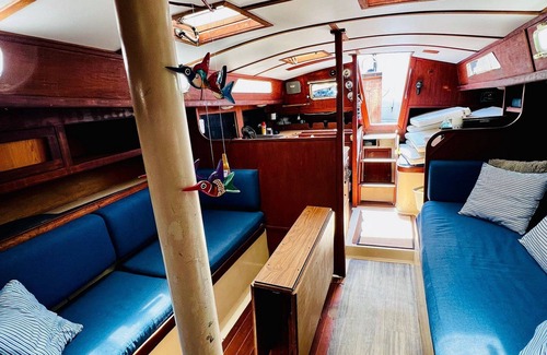 La Paz Boat Rental | Experience La Paz on a Classic Sailboat