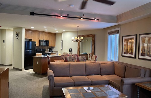 Tahoe Village Resort | Experience Tahoe's Ski Scene at Holiday Inn Club Vacations Tahoe Ridge Resort