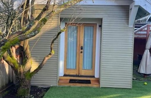 Phinney Ridge House | Experience the historic neighborhood of Ballard!