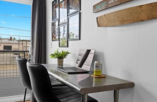 Phoenix Hill Apartment | Experience the Unique Re-Nu Shipping Container #4