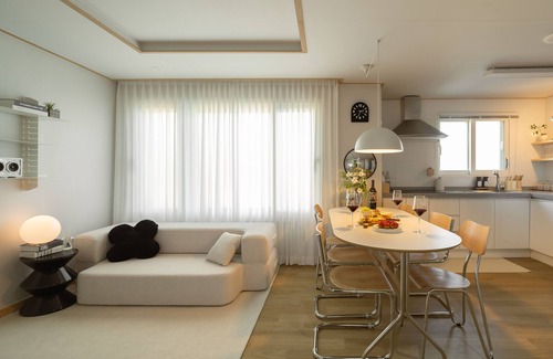 Sindangil-tong Apartment | Experience the vibrant city of Seoul in style at o-nol.