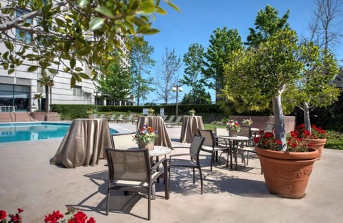Burlingame House | Explore Burlingame from Our Room Near SFO Airport