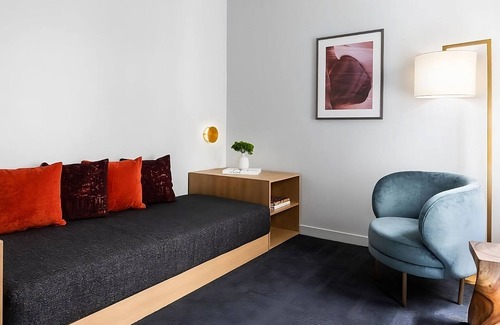 Streeterville Hotel | Explore Chicago! Short Drive to Bridgehouse and Chicago River Museum!