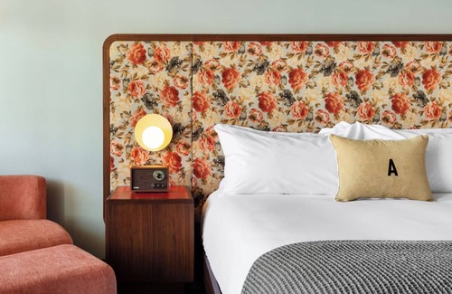 Downtown Albuquerque Hotel | Explore Downtown Albuquerque from 2 Stylish Room | Free Parking