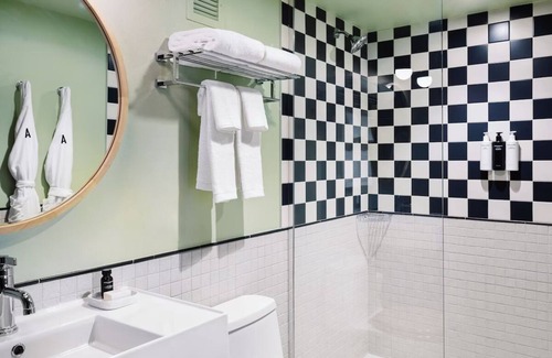 Downtown Albuquerque Hotel | Explore Downtown Albuquerque from 2 Stylish Room | Free Parking