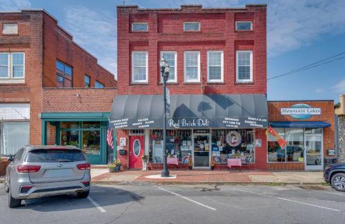 Murphy Apartment | Explore Historic Dtwn! Walkable Loft in Murphy