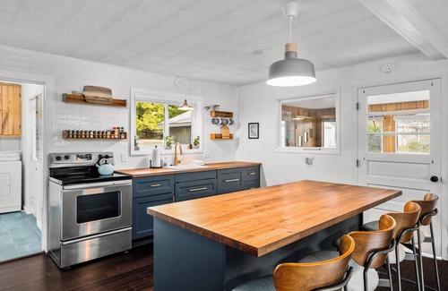 Maple City House | Explore Leelanau Peninsula, Near Beaches and Lakes! Sleeping Bear Cottage