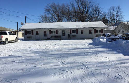 Canistota Apartment | ⭐️Explore Rural Village on Foot! From a Unique Oasis with Dozens of Amenities!⭐️