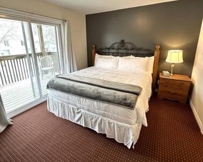 Collingwood House | Explore Shopping Spa