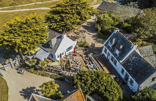 Ile-de-Batz House | Explorez le Jardin Colonial de L'île de Batz : un Joyau du Nord-finistère, Parfa