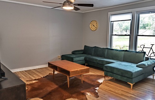 Los Alamos Condo | Exquisite 2 Bedroom Condo w/ Dedicated Workspace in Los Alamos