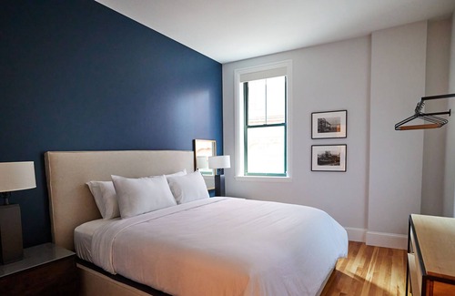 Old Port Condo | Exquisite 3-Bedroom Urban Home in the Old Port