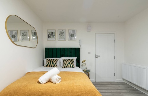 Penylan Apartment | Exquisite Cardiff Apartments- with Garden Lounge & Games Room
