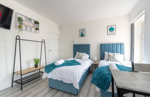 Penylan Apartment | Exquisite Cardiff Apartments- with Garden Lounge & Games Room