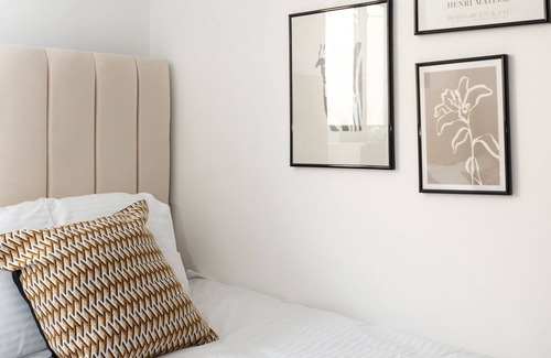 Penylan Apartment | Exquisite Cardiff Apartments- with Garden Lounge & Games Room