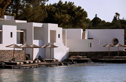 Agios Nikolaos Villa | Exquisite Crete Hotel | Superior Bungalow | Prime Location by The Sandy Beach