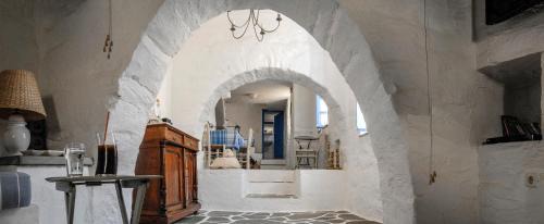 Lefkes House | Exquisite estate, serene environment