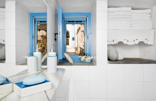 Lefkes House | Exquisite estate, serene environment