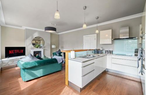 Wakefield Apartment | Exquisite Georgian Apartment with Reserved Parking