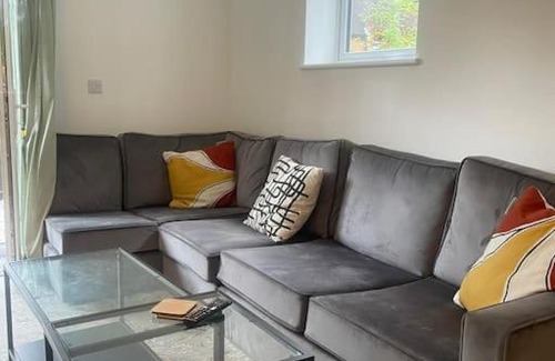 Cathays Apartment | Exquisite Long-Term Living in Cardiff's Heart