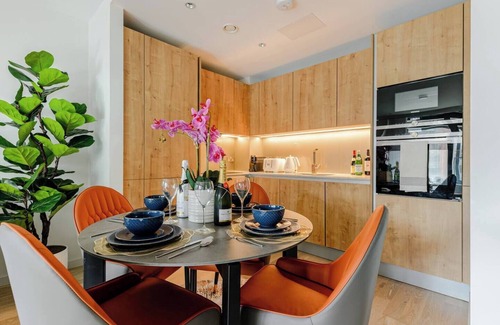 St. Pancras and Somers Town Apartment | Exquisite Lux Apartment 2 mins by King's Cross Station with AC