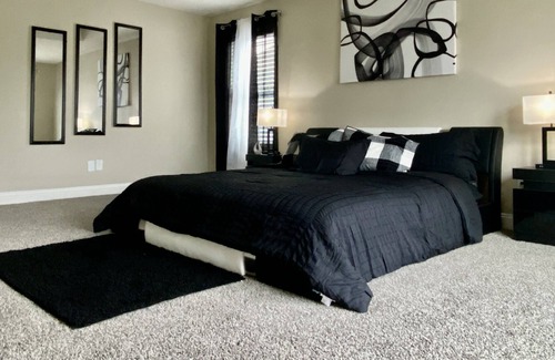 Hampton House | Exquisite New 4BR Home 29 min from Airport