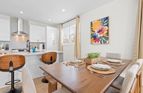 North Charlotte Apartment | Exquisite Room near Charlotte Spectrum Center