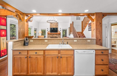 Mountain Air Condo | Exquisite views from this Mountain Air home near Asheville, Mt. Mitchell & more.