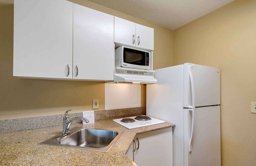 Elizabeth Hotel | Extended Stay America Suites Elizabeth Newark Airport