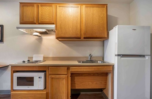Louisville Hotel | Extended Stay America Select Suites - Louisville - Airport