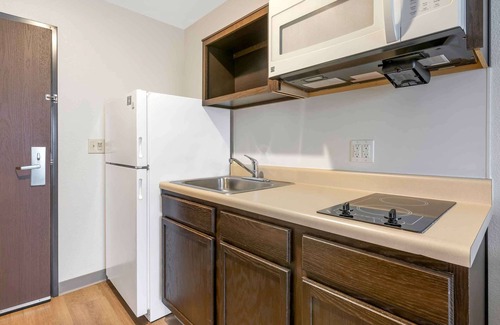 Louisville Hotel | Extended Stay America Select Suites - Louisville - Airport