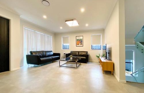 Flat Bush House | Extra-Large Brand-New House 8 Bedrooms 6 Bathrooms