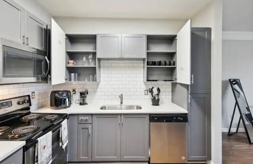 Loring Heights Apartment | Extravagant & LUXURY living! The heart of Atlanta