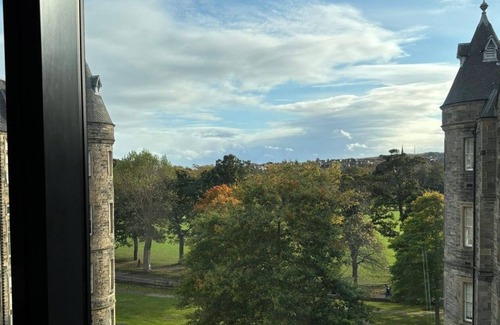 Laurieston Apartment | Extremely central Quartermile apartment near Castle and University
