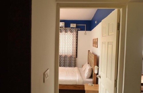 Parra Apartment | F-05, Power Back Up,100Mbps, Arpora