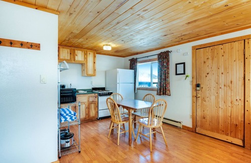 South Fork Cabin | "F" Fox Cabin: Private hot tub! “F”