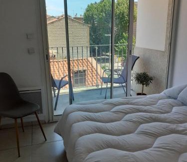 Saint-Martin Apartment | F2 moderne, proche gare, terrasse et parking prive