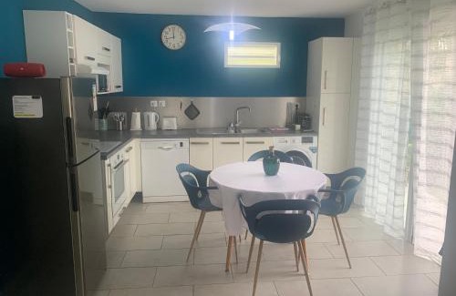 Le Lamentin Apartment | F3 dans maison individuelle avec jardin arboré