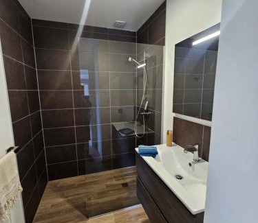 Noumea Apartment | F3 entier de standing tout équipé vue mer, piscine partagée et parking souterrain