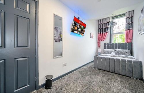 Leeds Apartment | -F5GH- For relaxed & Cosy stay, Free Parking, WiFi