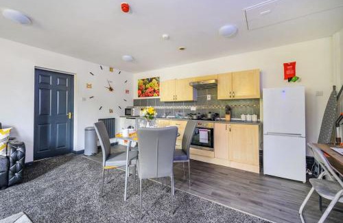 Leeds Apartment | -F5GH- For relaxed & Cosy stay, Free Parking, WiFi