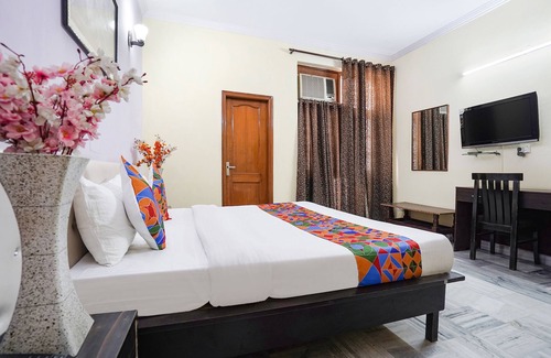 Sector 35 Hotel | FabExpress Ivy Inn