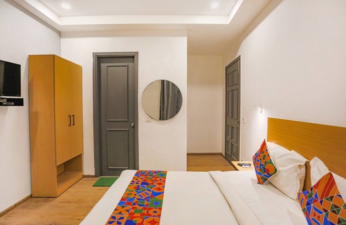 Pitampura Hotel | Fabexpress Roseman