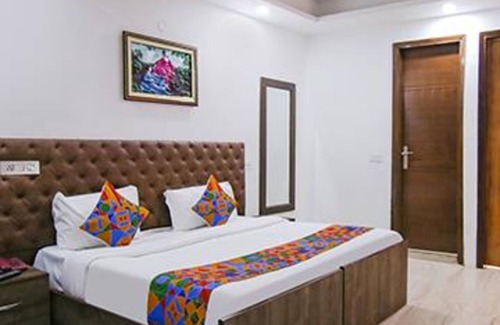 Chhatarpur Hotel | FabExpress The Premium Villa