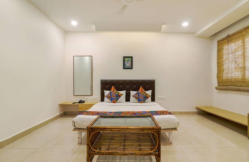 Hyderabad Hotel | FabHotel Aamantran & Banquet Halls